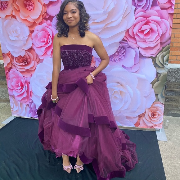 Mac Duggal Strapless Tiered Gown - Picture 7 of 13